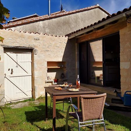 La Maison De Thomas Saint-Amant-de-Boixe ภายนอก รูปภาพ