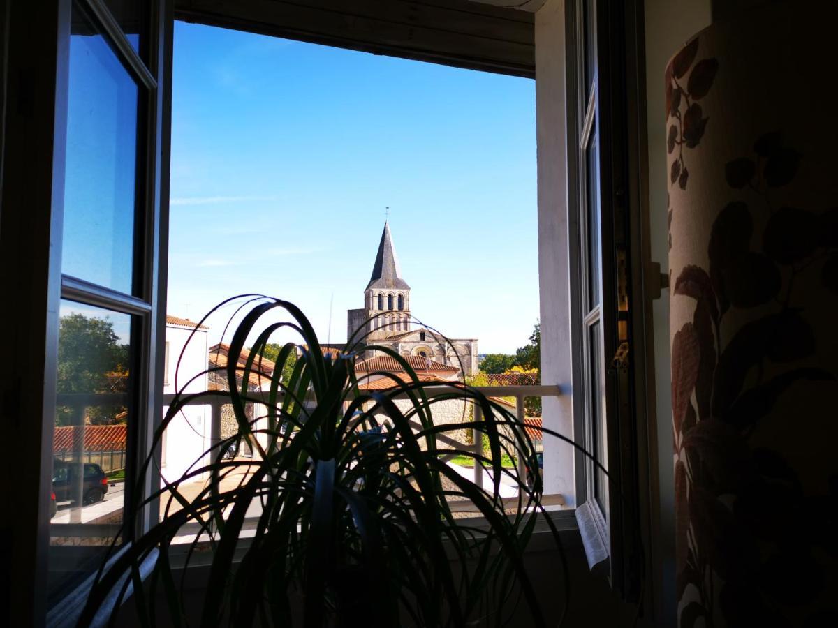 La Maison De Thomas Saint-Amant-de-Boixe ภายนอก รูปภาพ