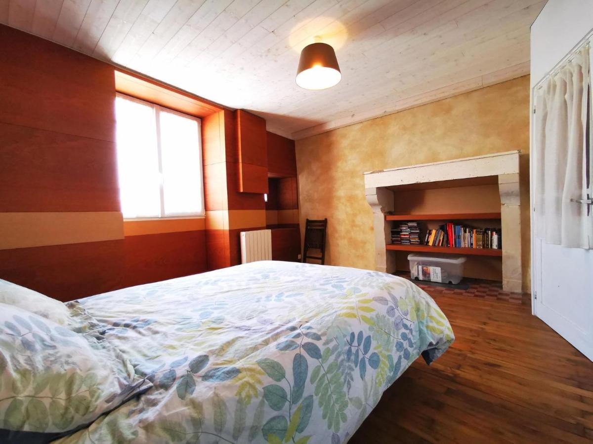 La Maison De Thomas Saint-Amant-de-Boixe ภายนอก รูปภาพ